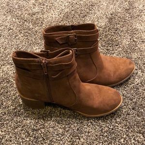 American Eagle women’s boots